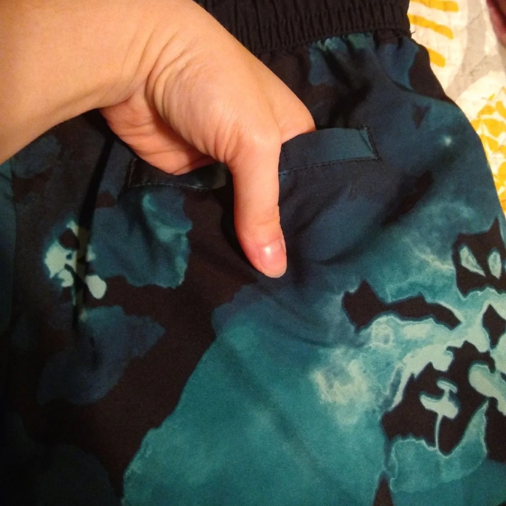 Fabletics Shorts - Picture 2 of 4